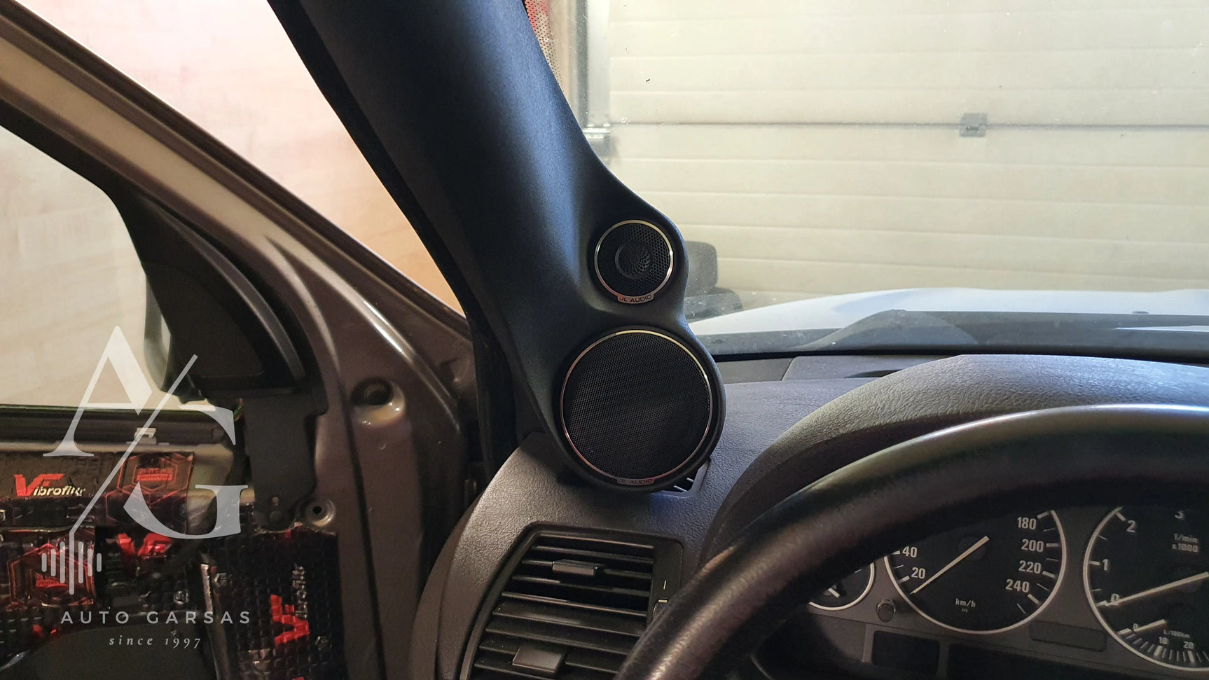 BMW X5, garso aparatūra ir garso izoliacija