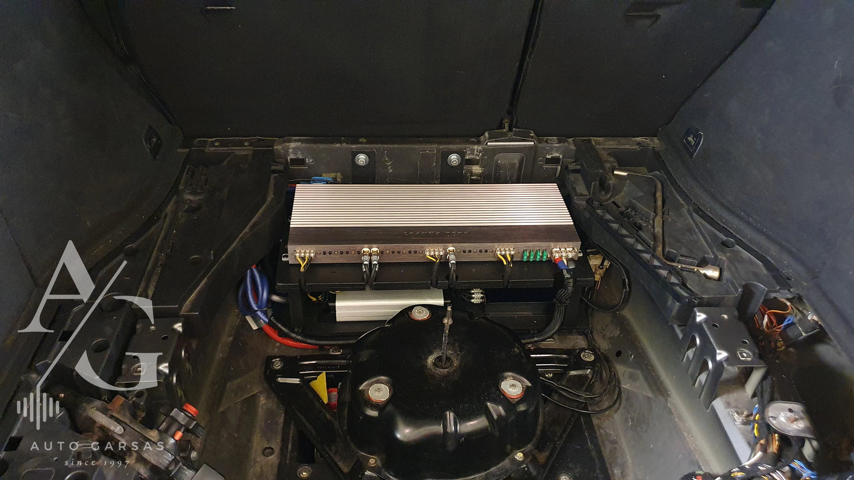 BMW X5, garso aparatūra ir garso izoliacija