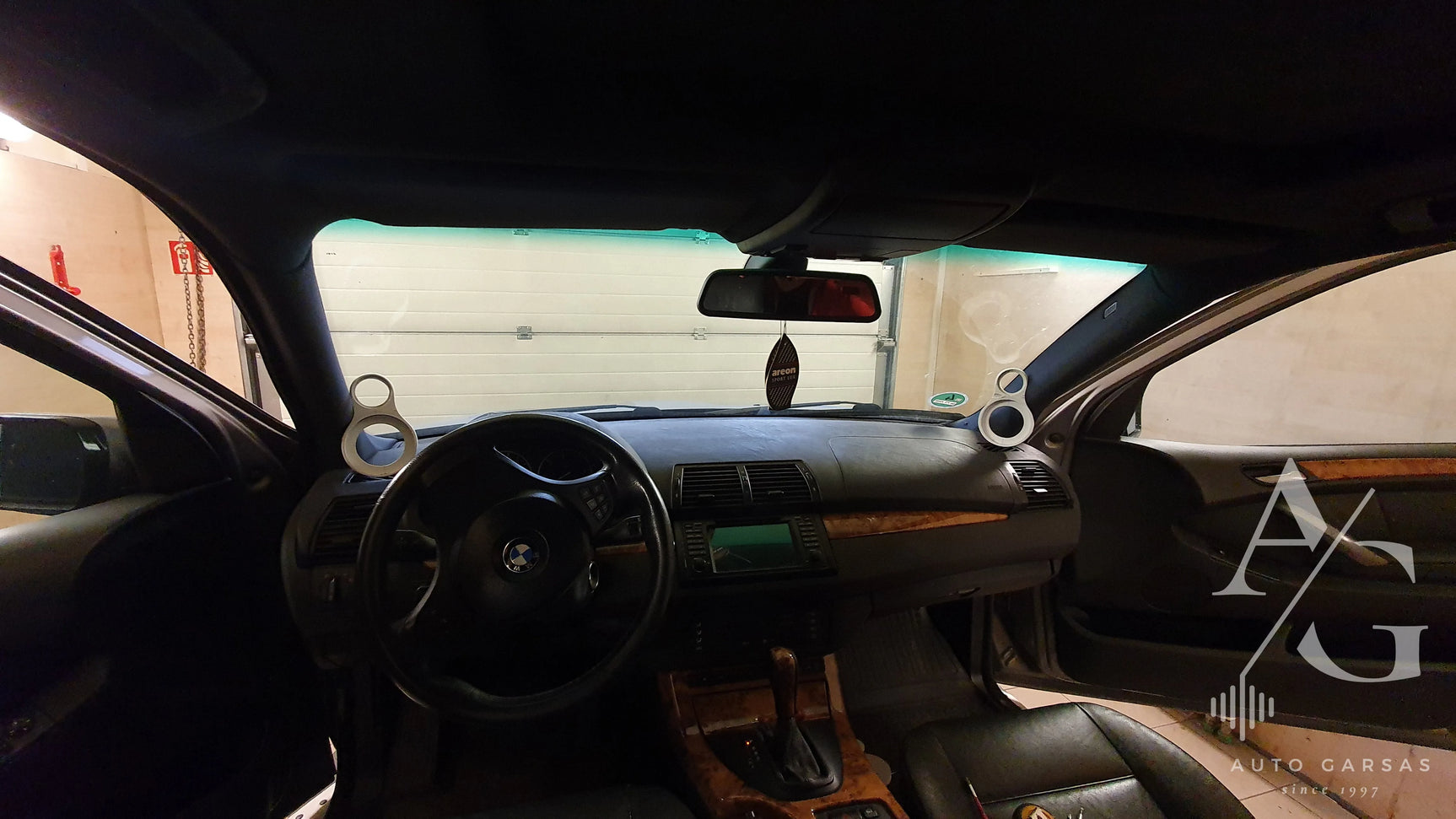 BMW X5, garso aparatūra ir garso izoliacija