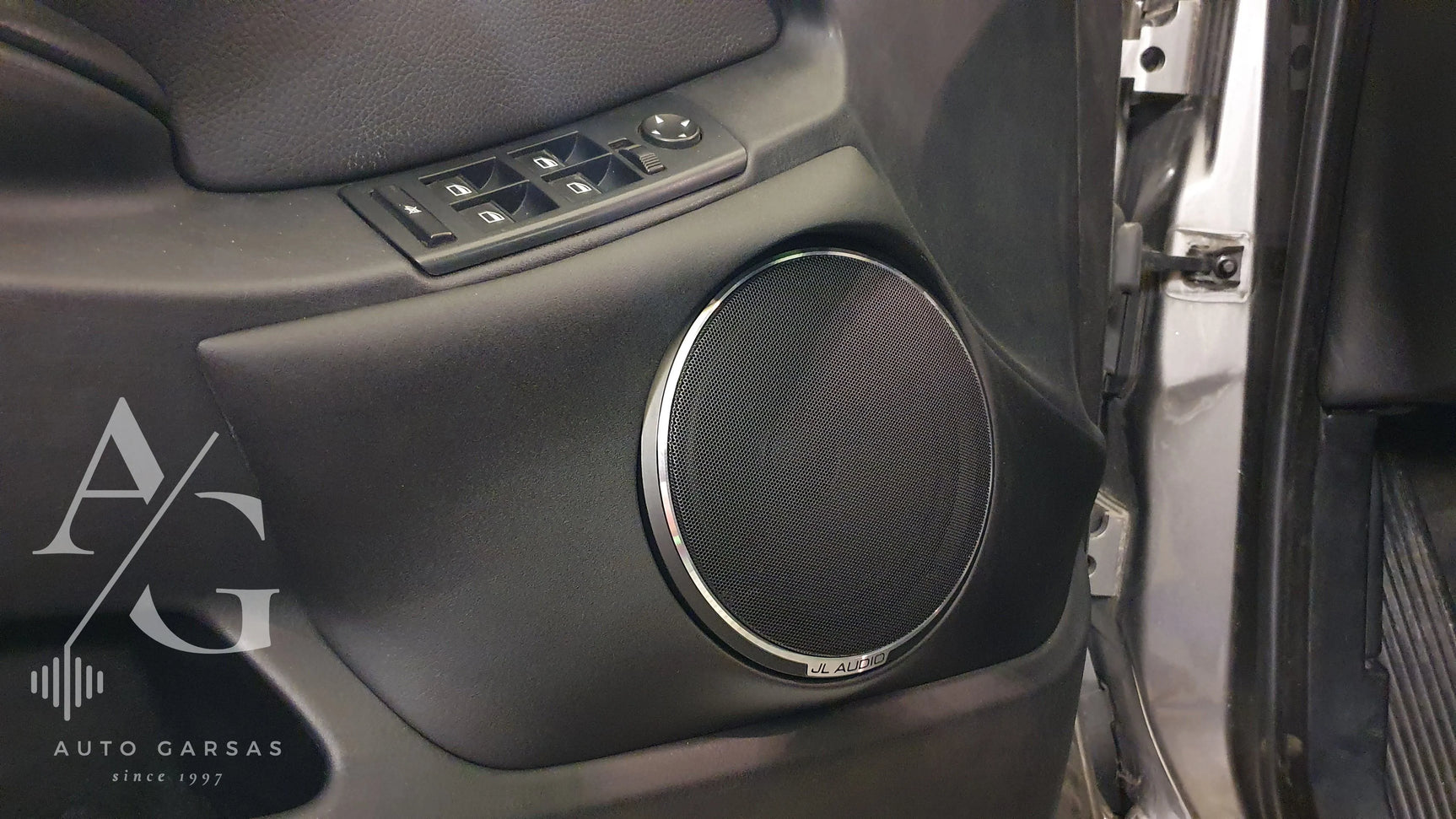 BMW X5, garso aparatūra ir garso izoliacija