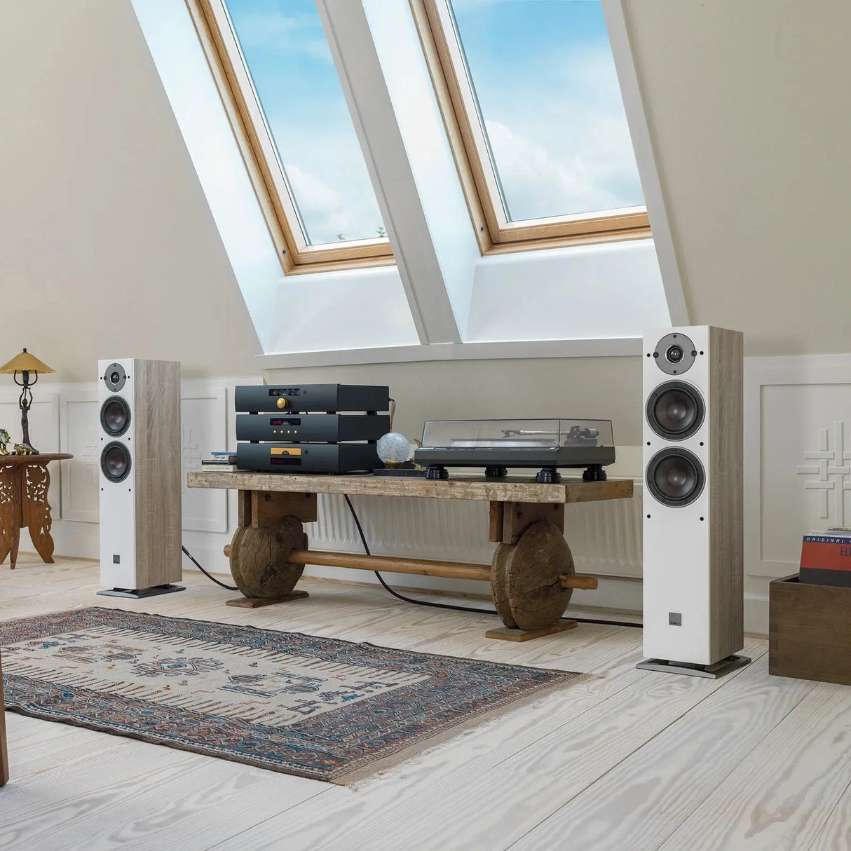 Dali OBERON 5, grindinė kolonėlė (įvairių spalvų)