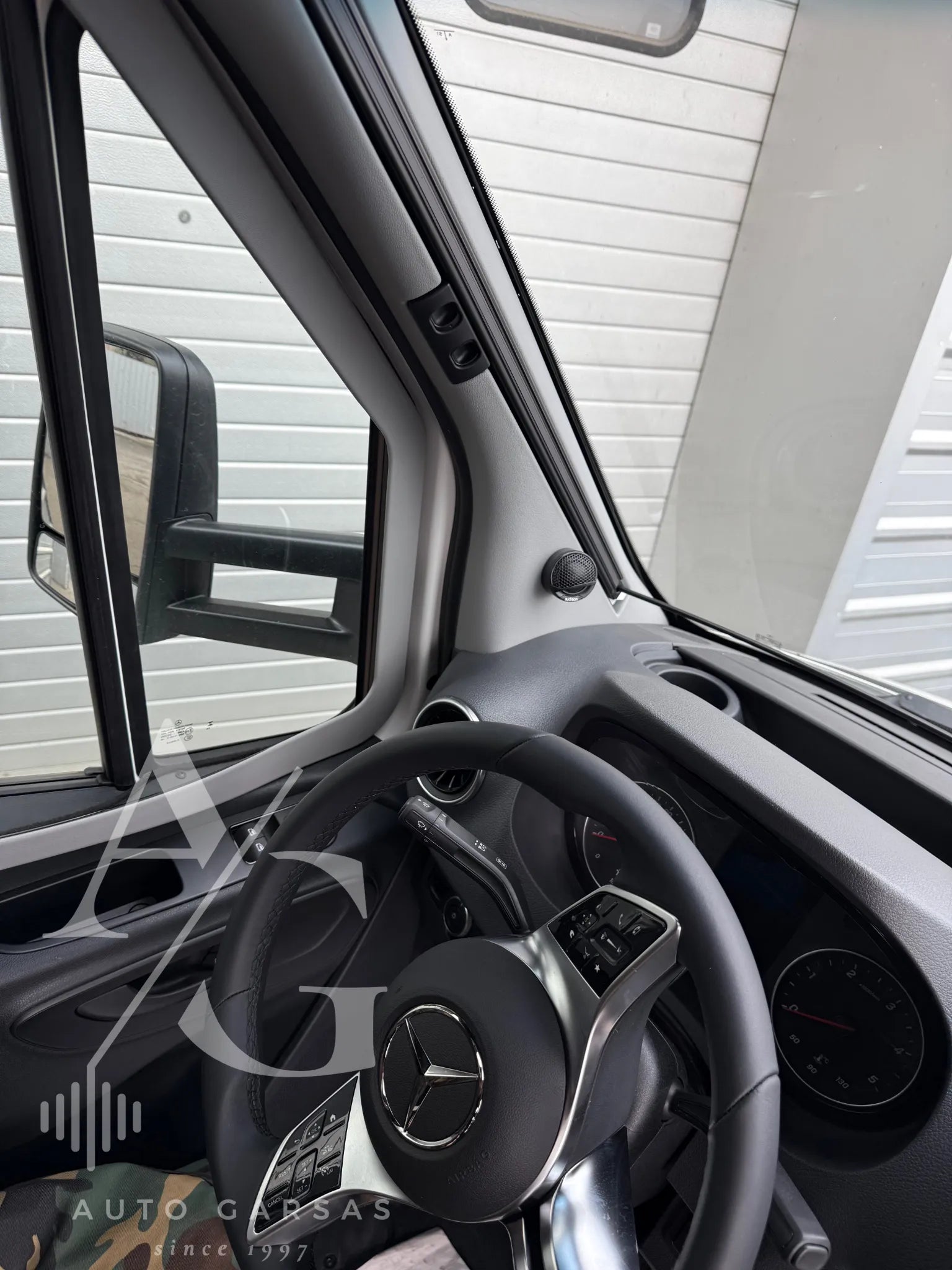 Kemperis Mercedes Hymer, garso aparatūra, saulės baterija, kondicionierius 2025m