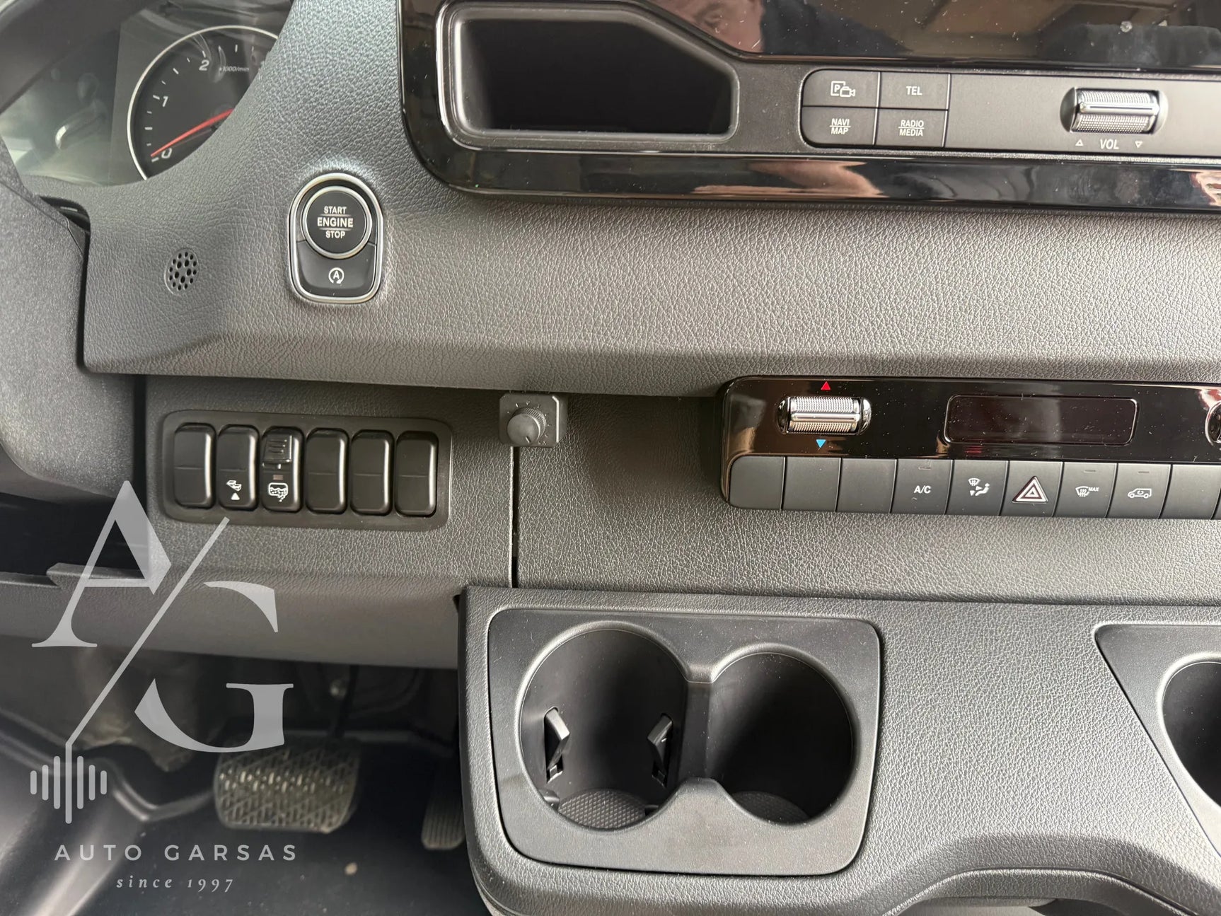 Kemperis Mercedes Hymer, garso aparatūra, saulės baterija, kondicionierius 2025m