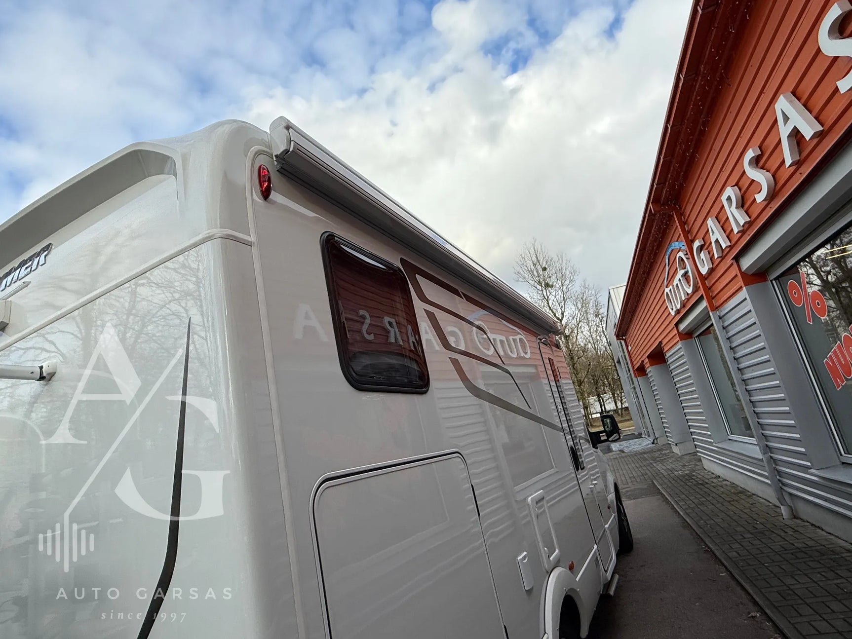 Kemperis Mercedes Hymer, garso aparatūra, saulės baterija, kondicionierius 2025m