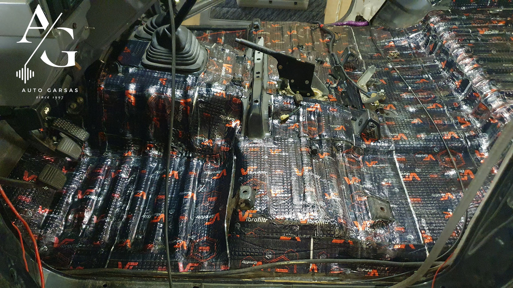 Land Rover Defender, garso izoliacija