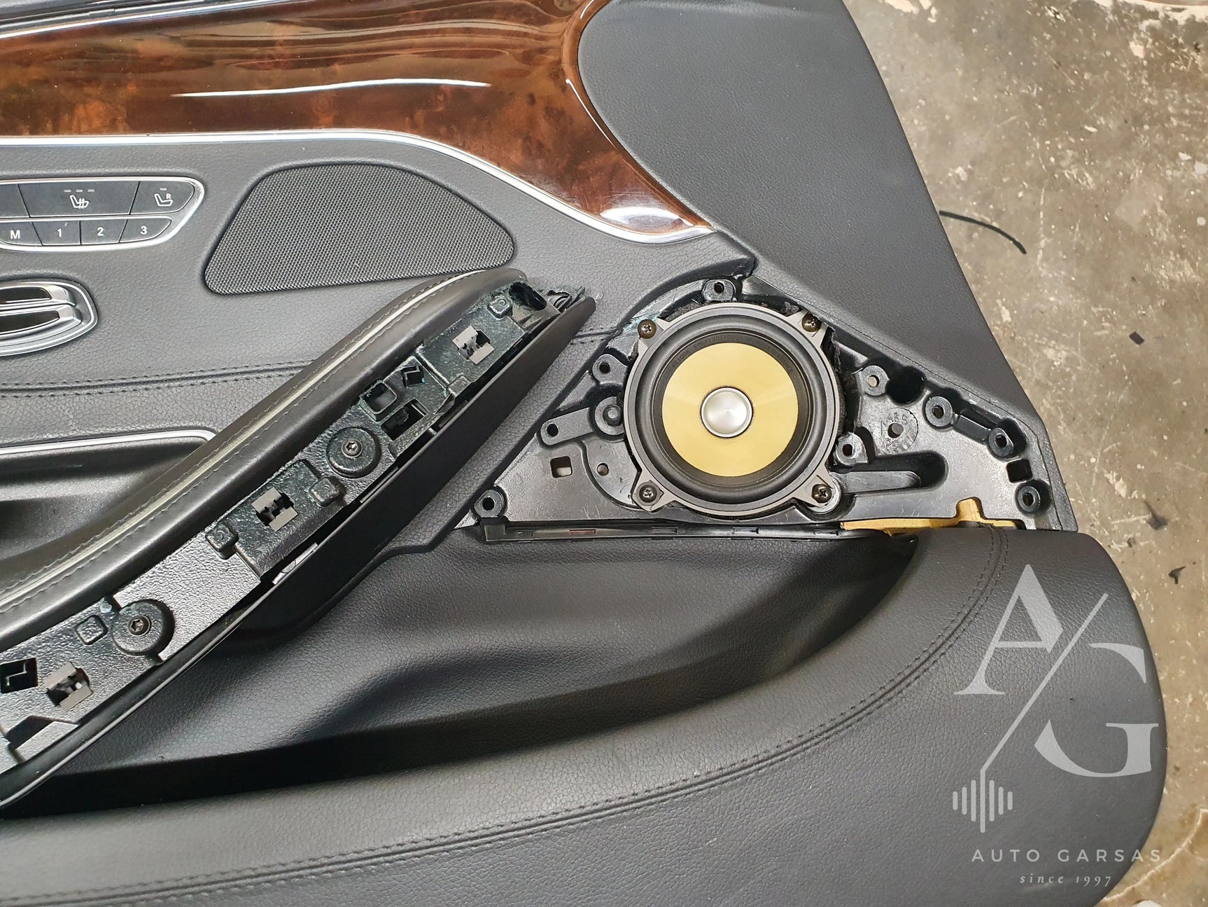 MB S COUPE, garso aparatūra