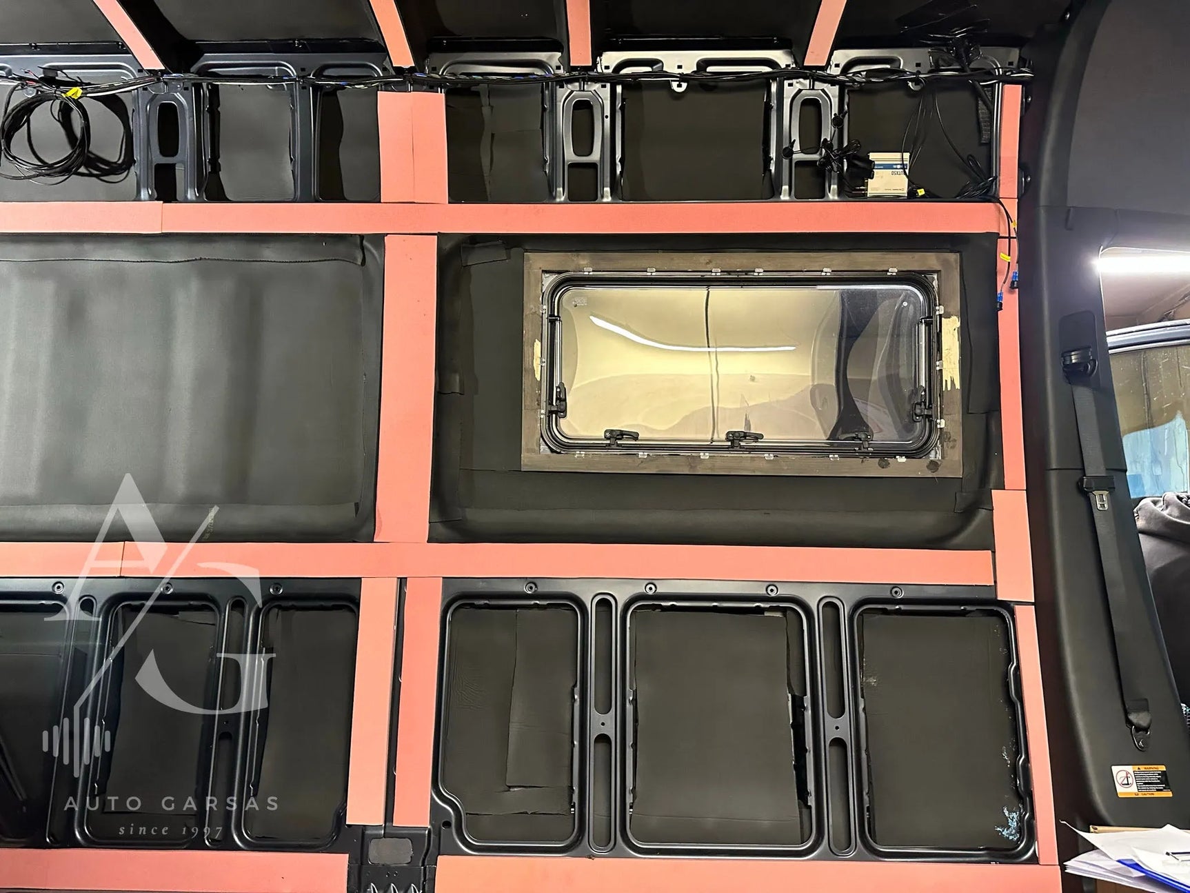 MB Sprinter, garso izoliacija, garso aparatūra, papildomas ličio akumas