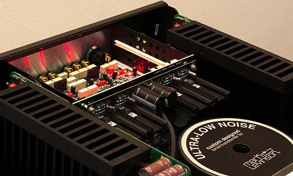 Mark Levinson Nº 585, Integruotas stiprintuvas