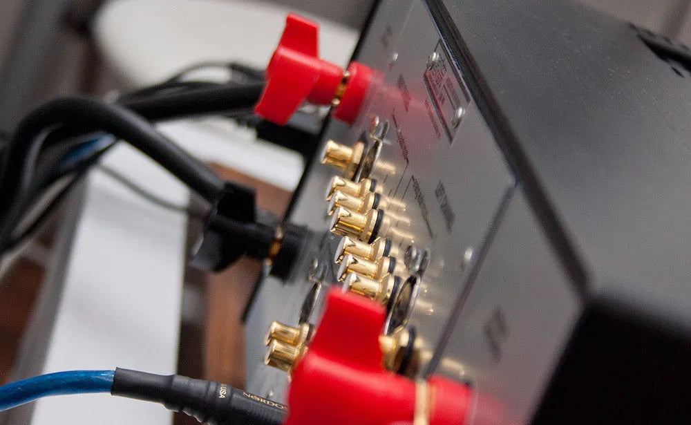 Mark Levinson Nº 585, Integruotas stiprintuvas