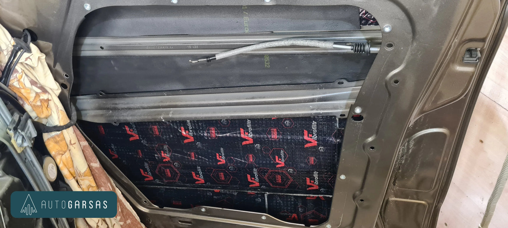 Mercedes-Benz V - Pilna garso izoliacija ir garso aparatūra