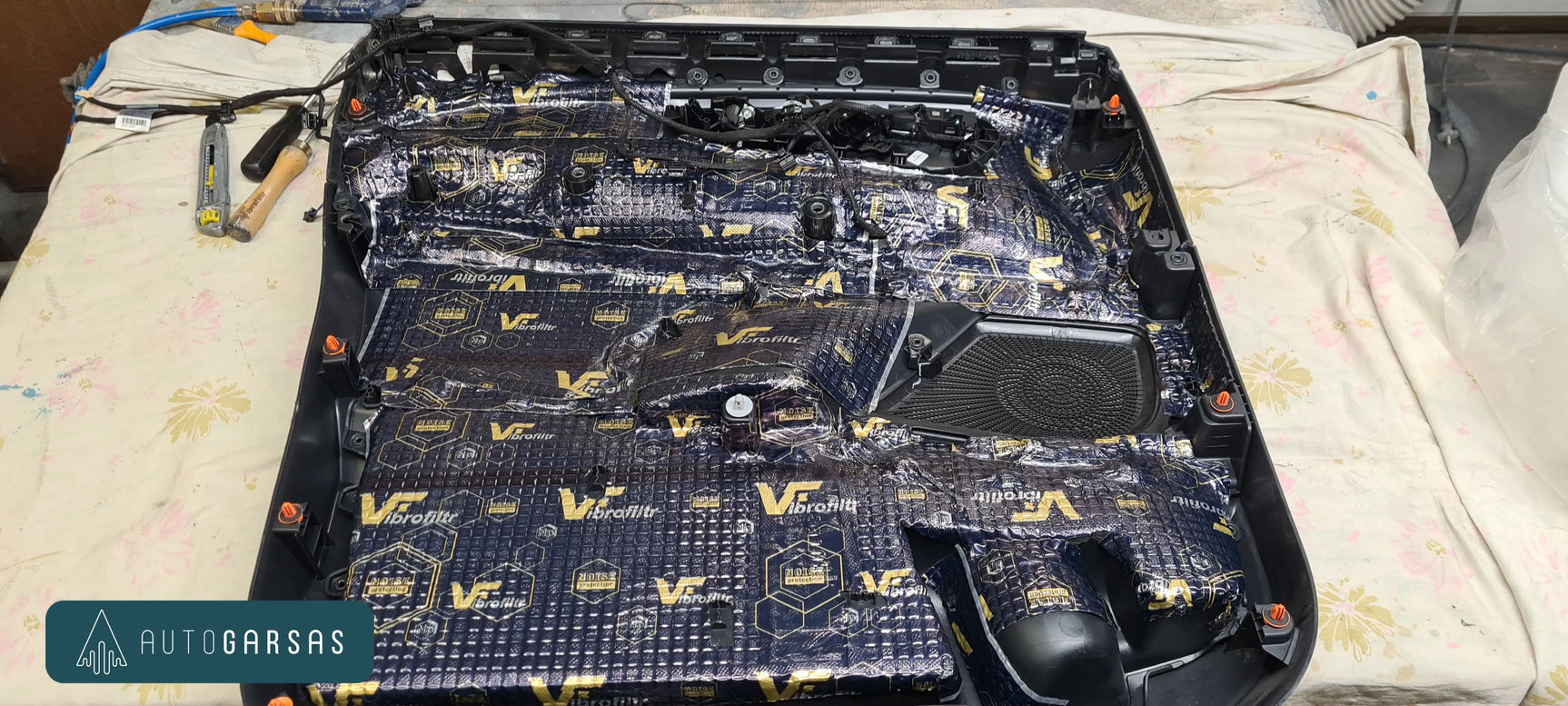 Mercedes-Benz V - Pilna garso izoliacija ir garso aparatūra