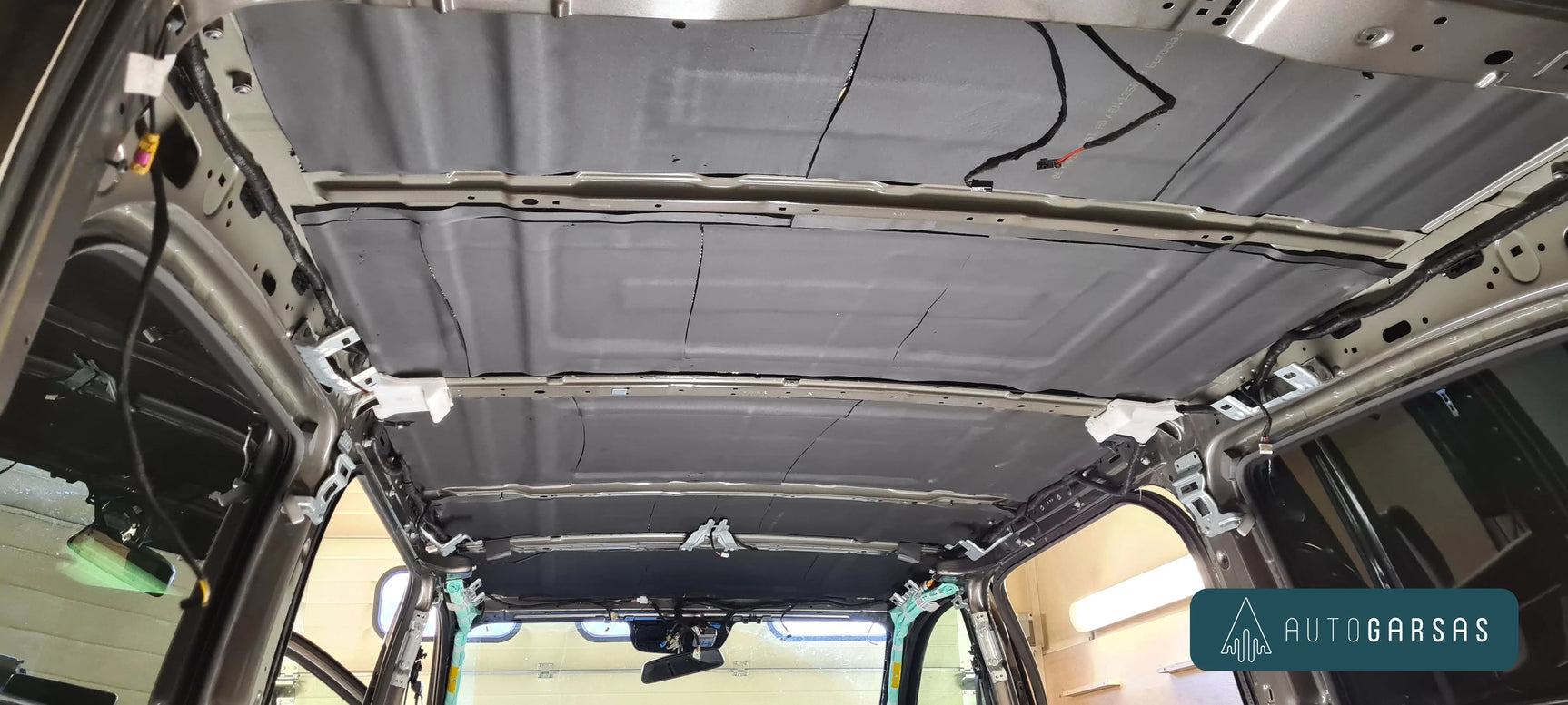 Mercedes-Benz V - Pilna garso izoliacija ir garso aparatūra