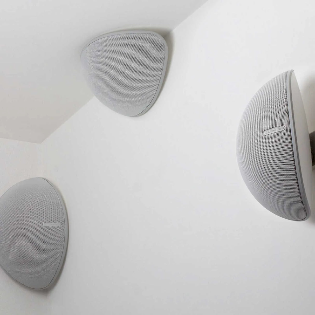 Monitor Audio Vecta V240, 100W Montuojama garso kolonėlė laukui/vidui