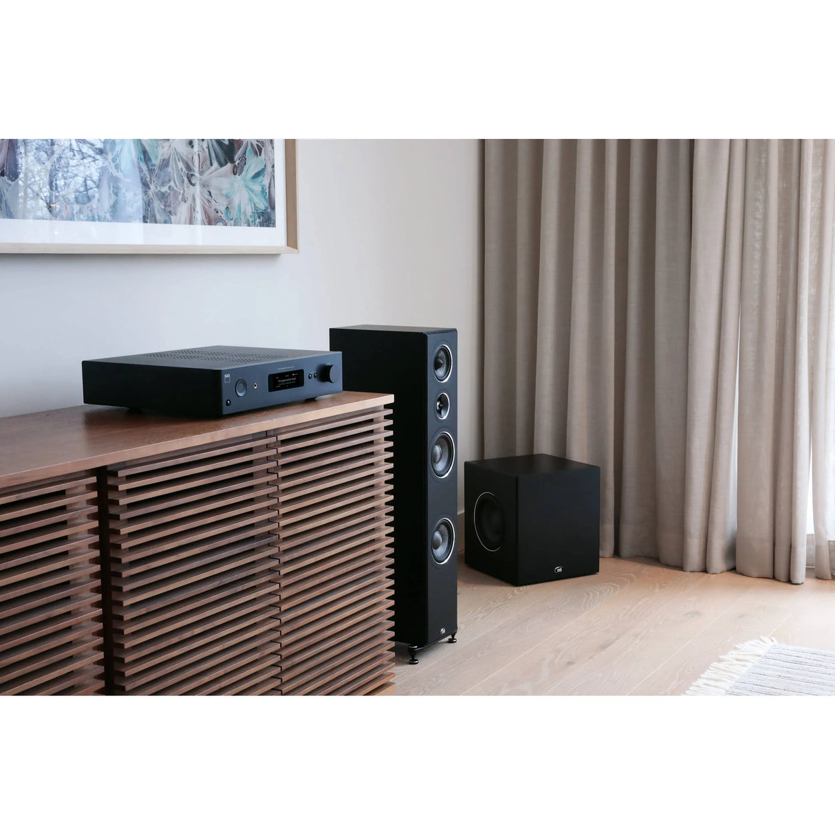 NAD C 379, hibridinis stereo garso stiprintuvas su DAC