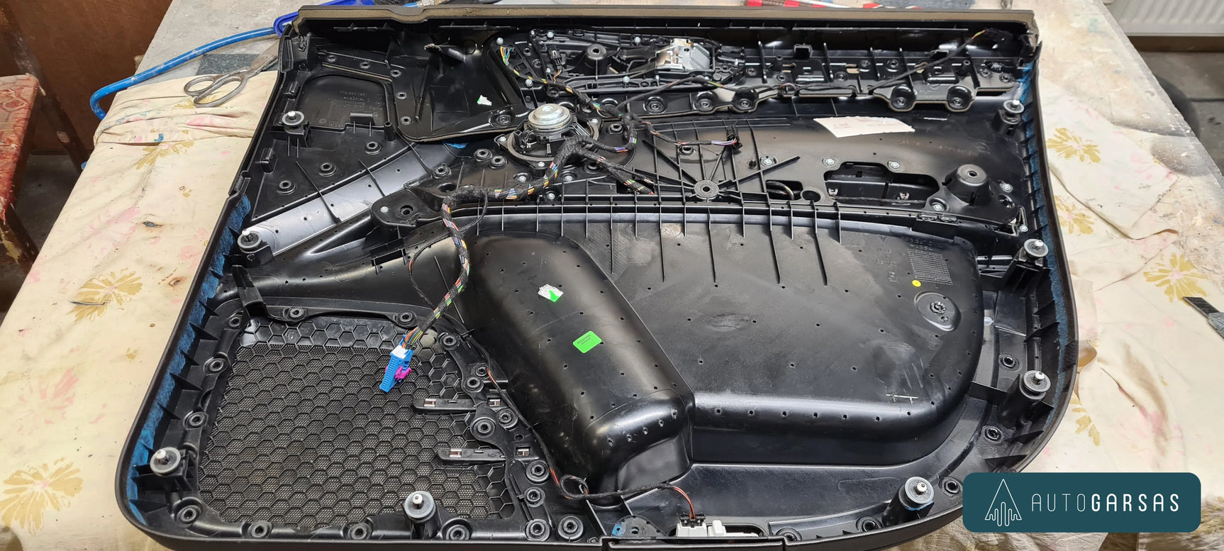 Porsche Cayenne (2011-2017m) pilna garso izoliacija, garso aparatūra