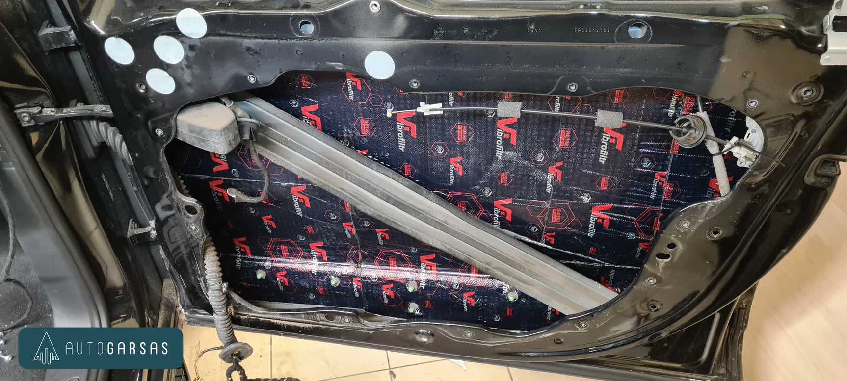 Porsche Cayenne (2011-2017m) pilna garso izoliacija, garso aparatūra