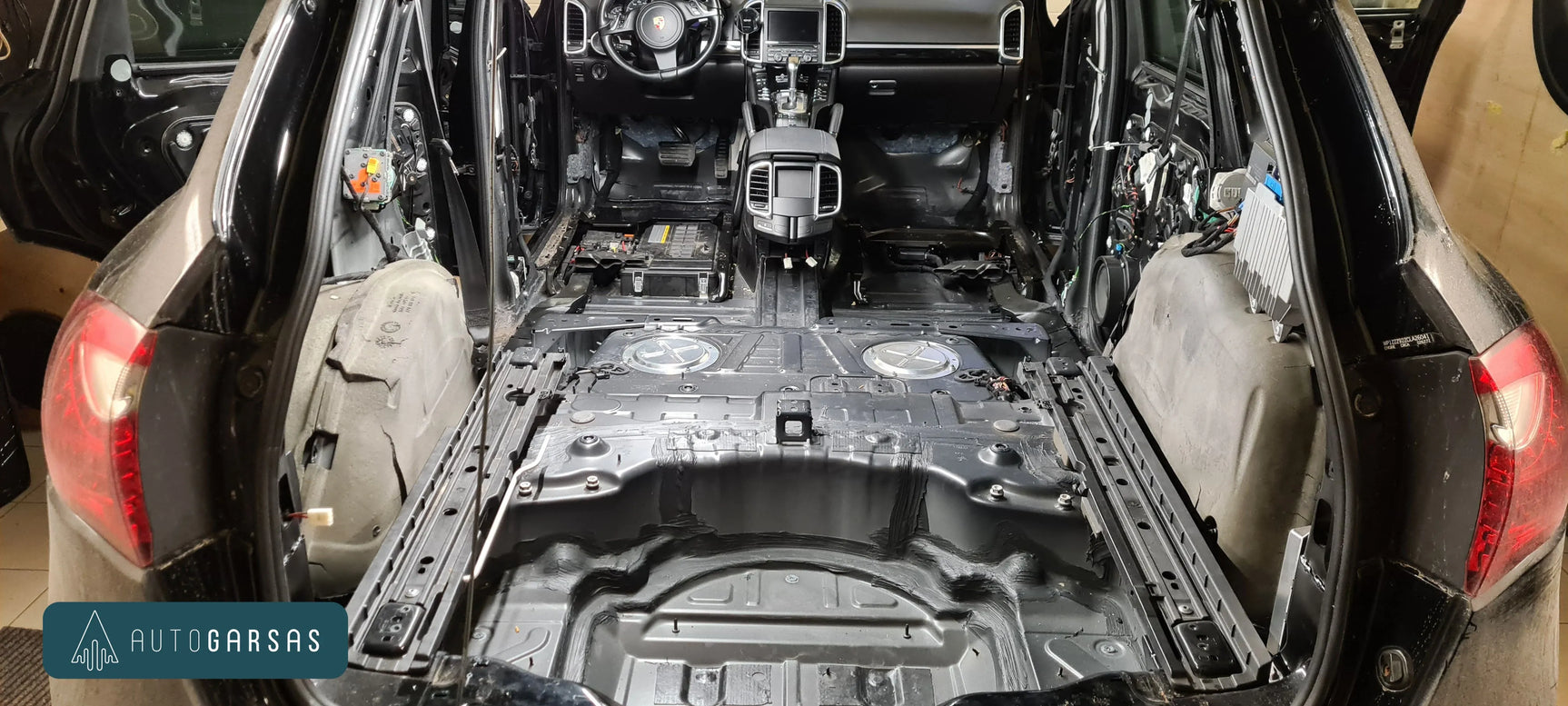 Porsche Cayenne (2011-2017m) pilna garso izoliacija, garso aparatūra