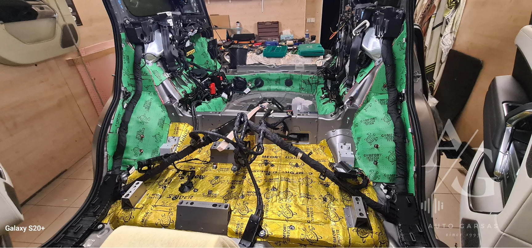 Range Rover L460 (2025m) - Garso izoliacija, bei garso aparatūra