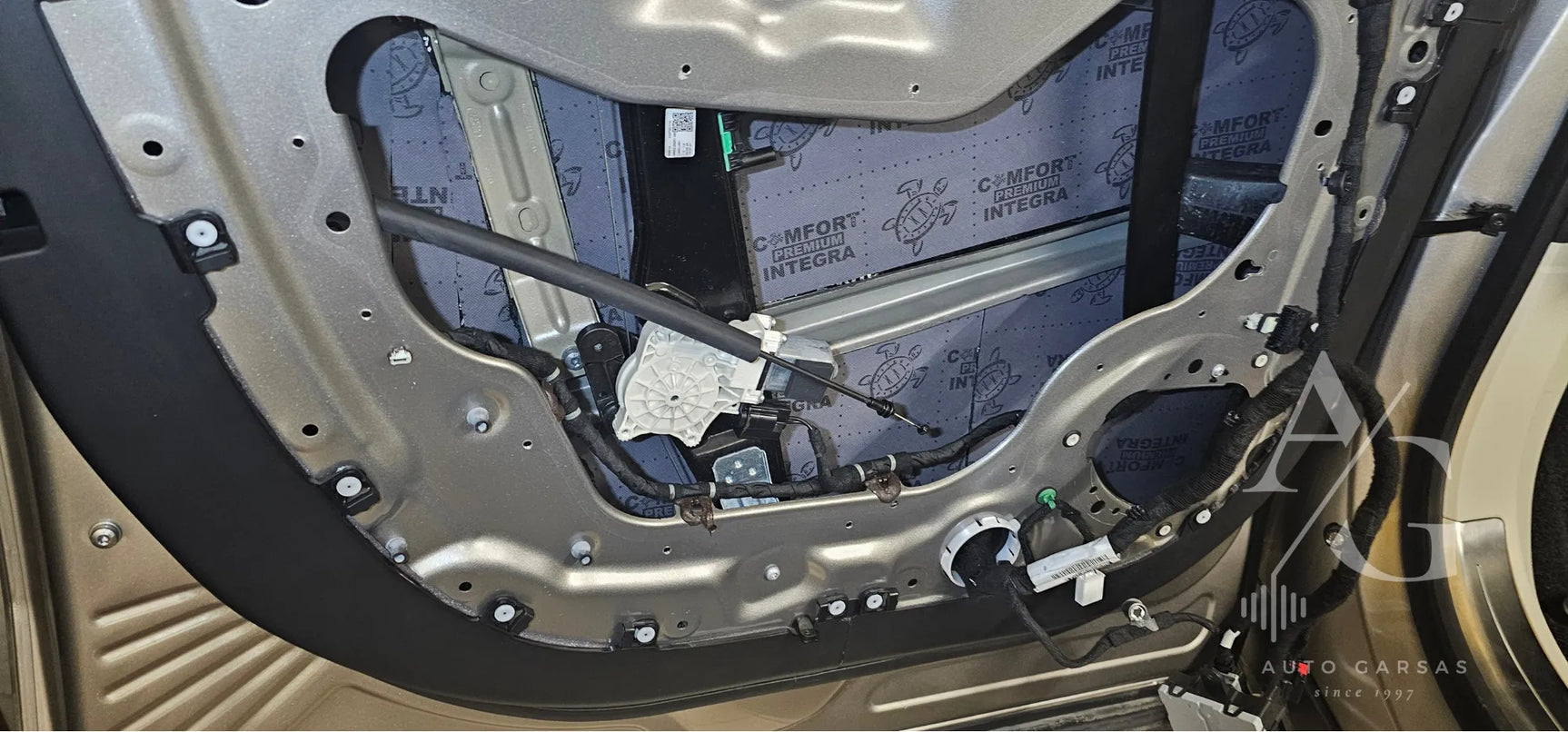 Range Rover L460 (2025m) - Garso izoliacija, bei garso aparatūra