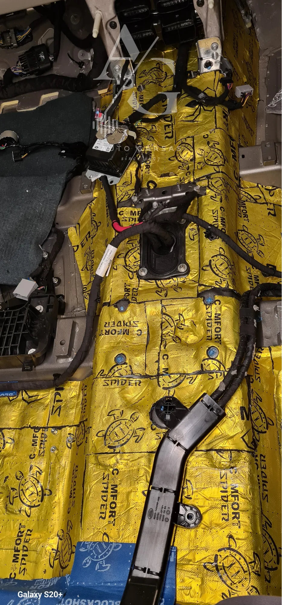 Range Rover L460 (2025m) - Garso izoliacija, bei garso aparatūra