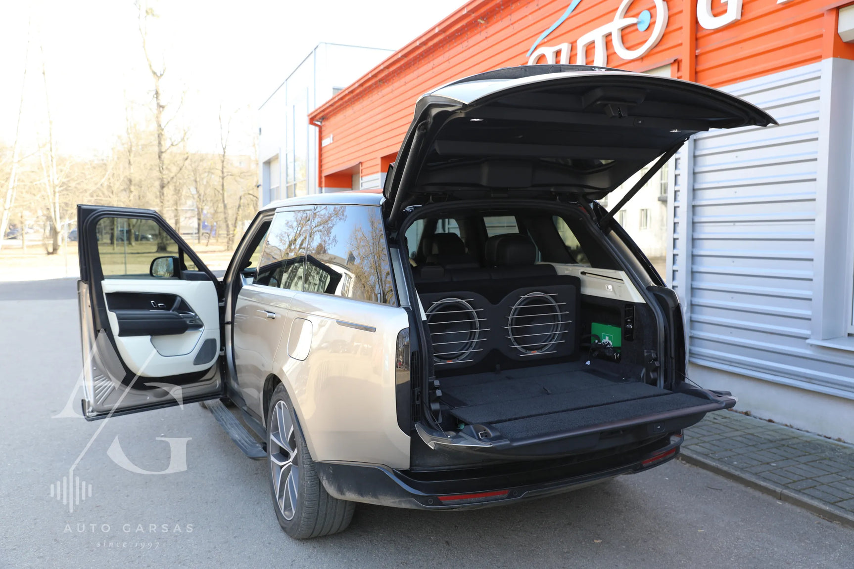 Range Rover L460 (2025m) - Garso izoliacija, bei garso aparatūra