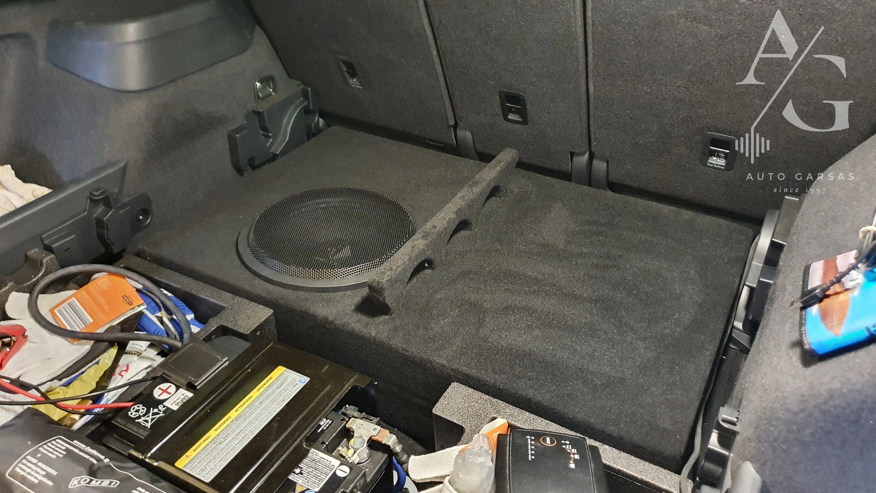 Skoda Kodiaq (2016-2023m) garso aparatūros montavimas, subvuferio gamyba, dalinė garso izoliacija