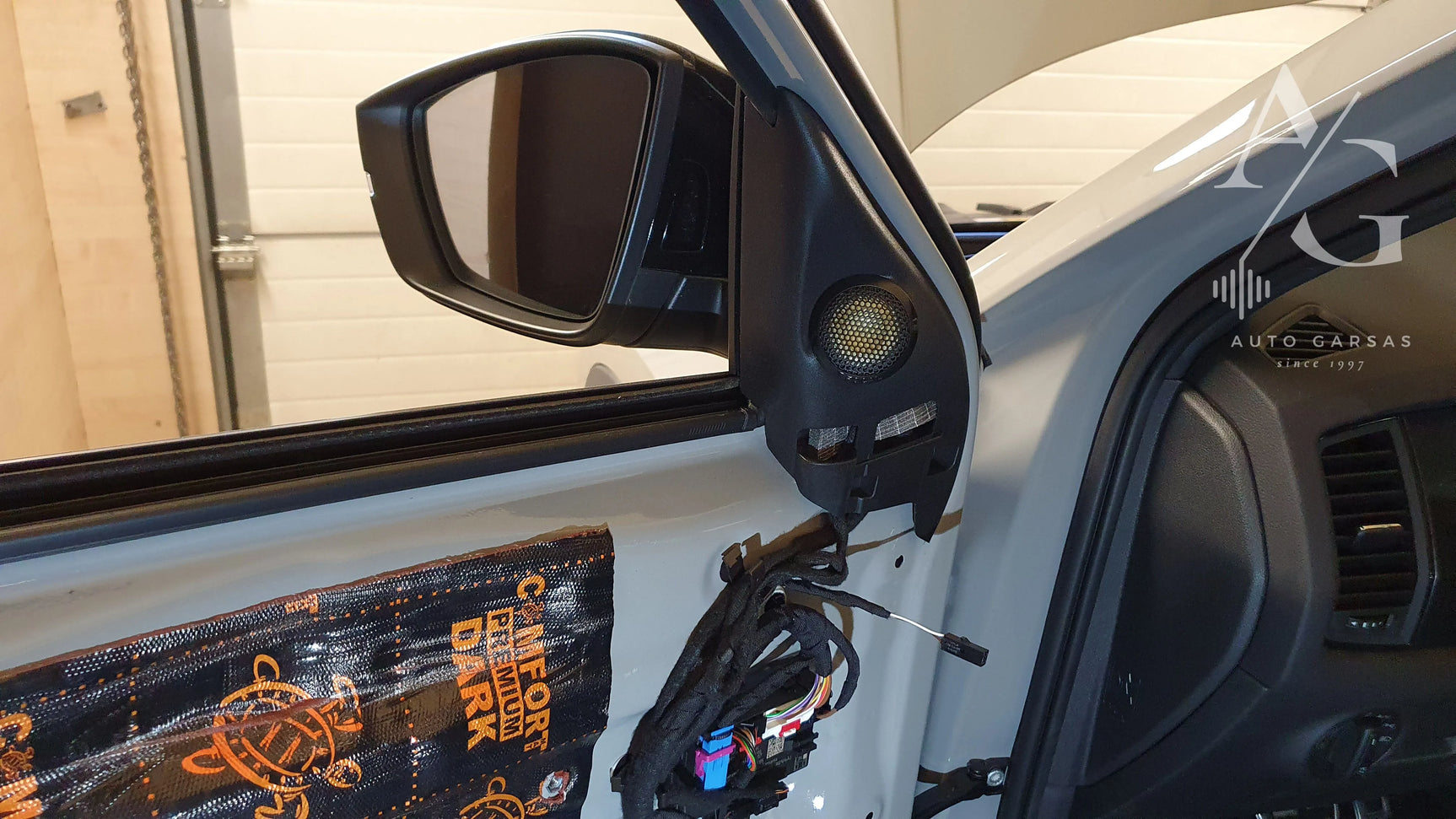 Skoda Kodiaq (2016-2023m) garso aparatūros montavimas, subvuferio gamyba, dalinė garso izoliacija