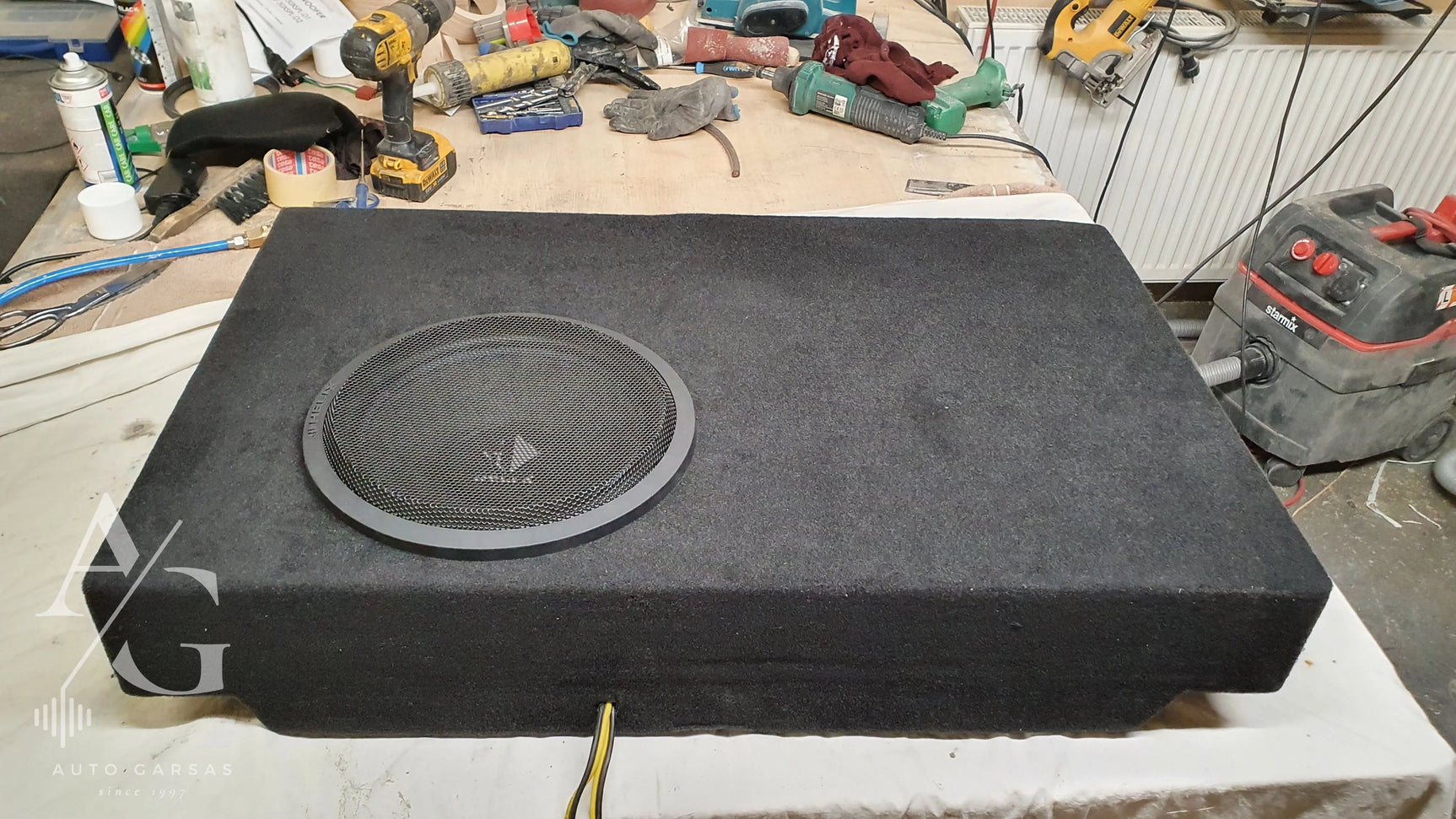 Skoda Kodiaq (2016-2023m) garso aparatūros montavimas, subvuferio gamyba, dalinė garso izoliacija