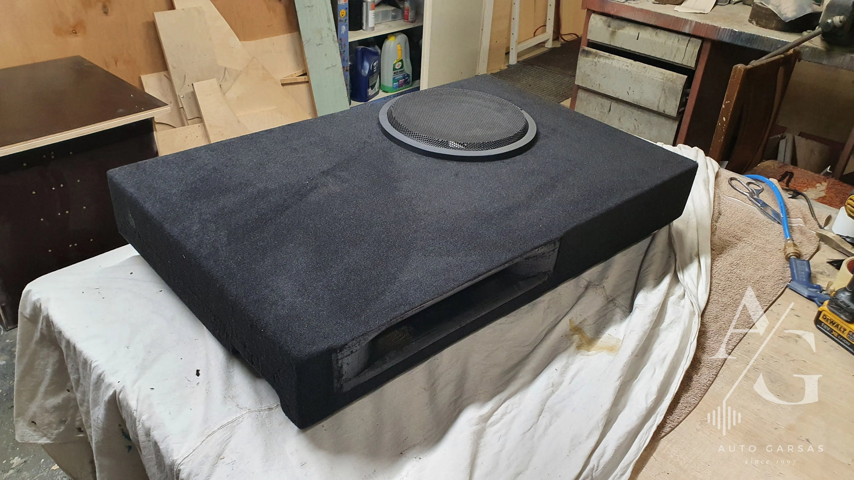 Skoda Kodiaq (2016-2023m) garso aparatūros montavimas, subvuferio gamyba, dalinė garso izoliacija