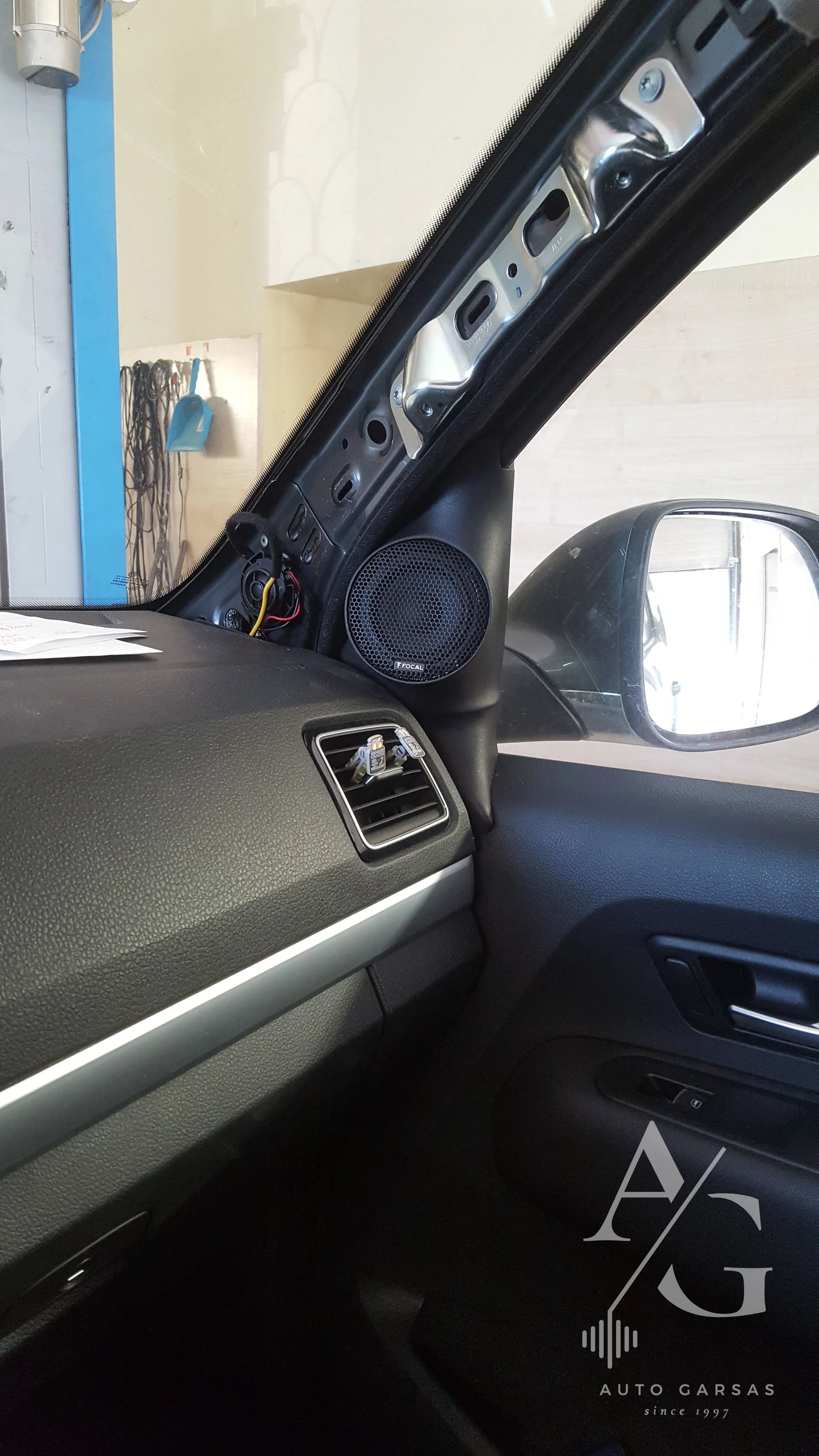 VW Amarok, garso aparatūra ir dalinė garso izoliacija