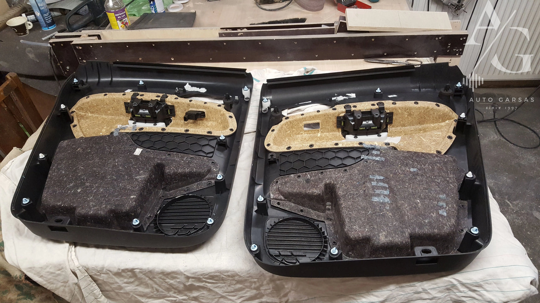 VW Amarok, garso aparatūra ir dalinė garso izoliacija