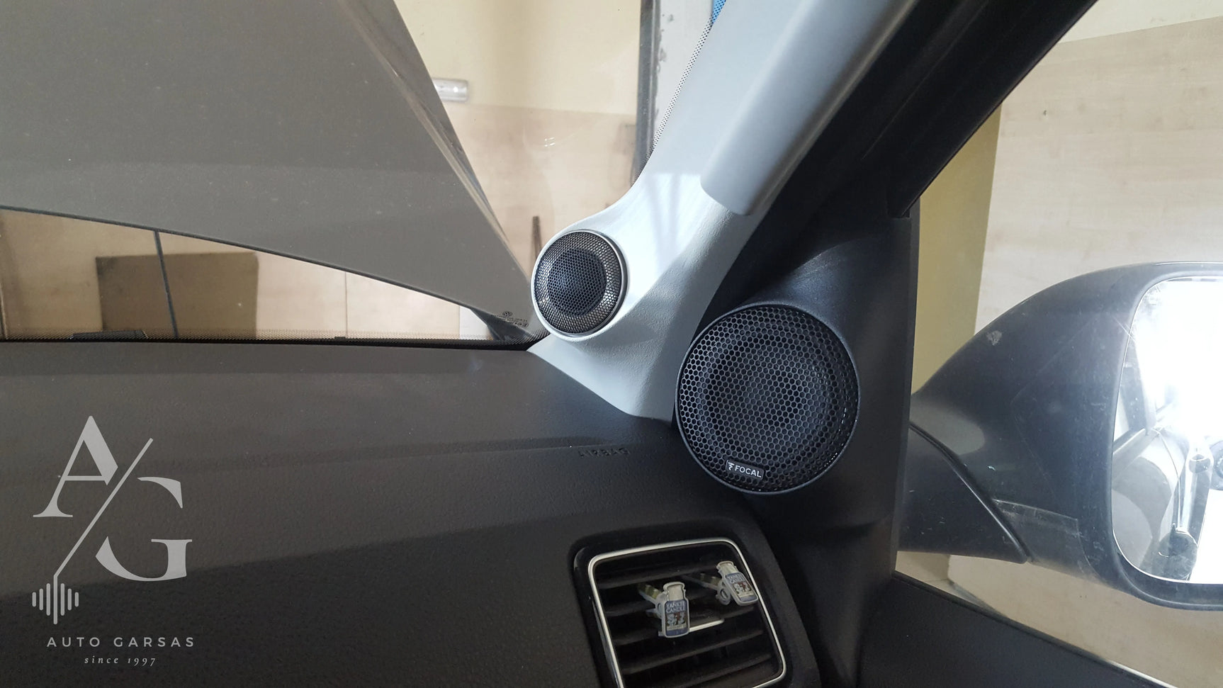 VW Amarok, garso aparatūra ir dalinė garso izoliacija