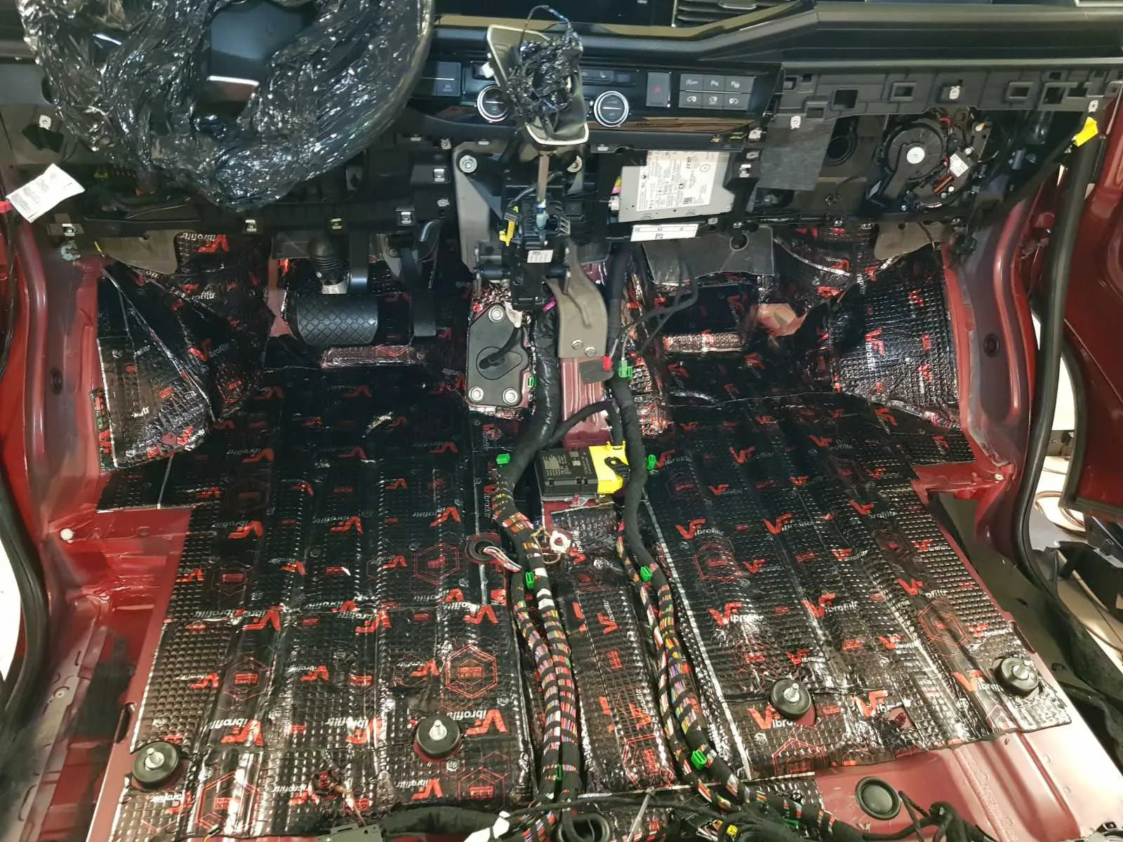 VW Multivan 2020 Garso sistema ir pilna garso izoliacija