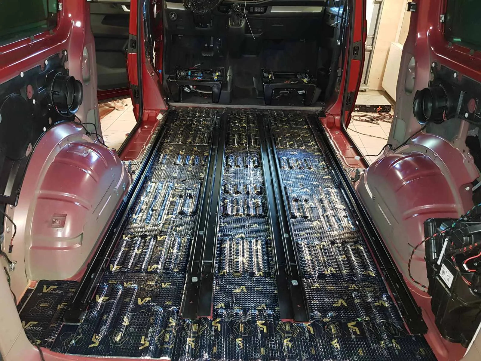 VW Multivan 2020 Garso sistema ir pilna garso izoliacija