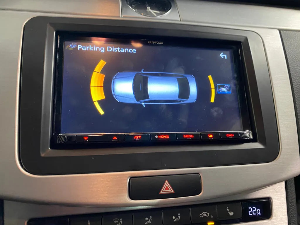 VW Passat multimedijos montavimas ir sąsaja su automobilio elektronika