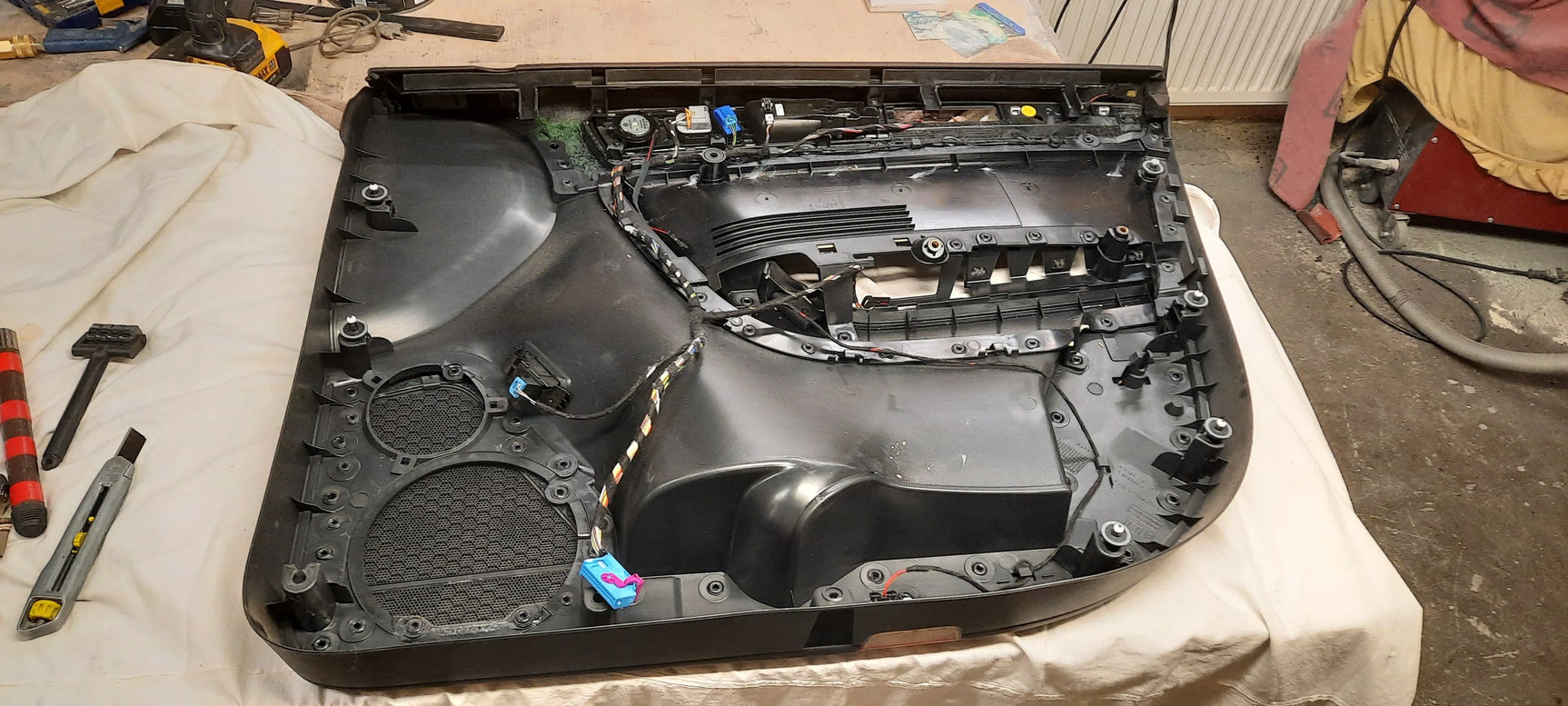 VW Toureg garso aparatūra ir garso izoliacija