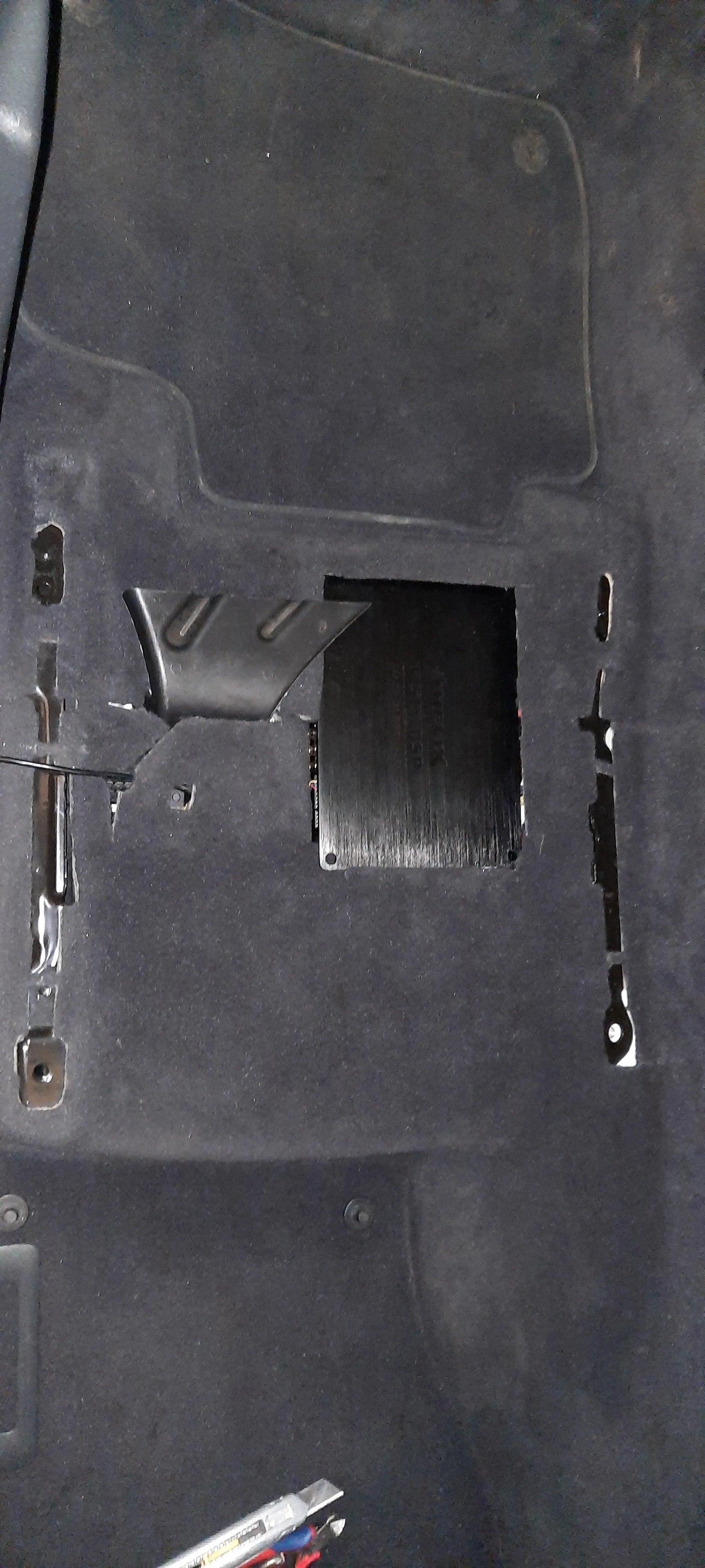 VW Toureg garso aparatūra ir garso izoliacija