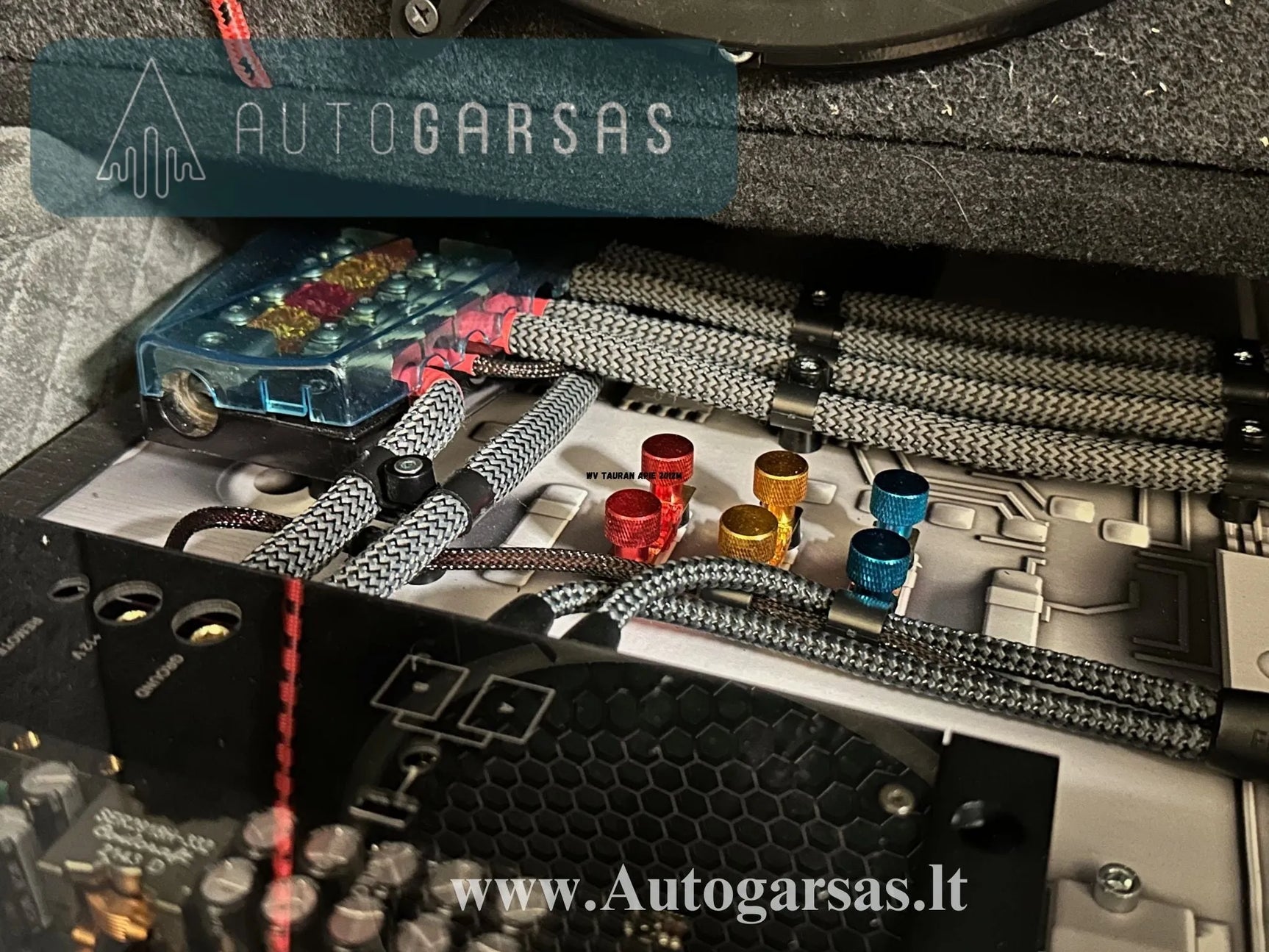 WV Tauran 2012m Garso aparatūra