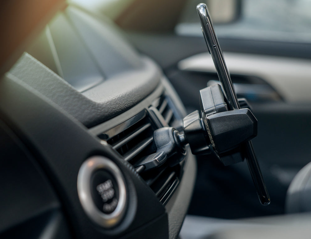 Išmaniojo telefono laikiklis su belaidžio įkrovimo funkcija Neoline Fixit QI C4 Priedai Neoline AUTOGARSAS.LT