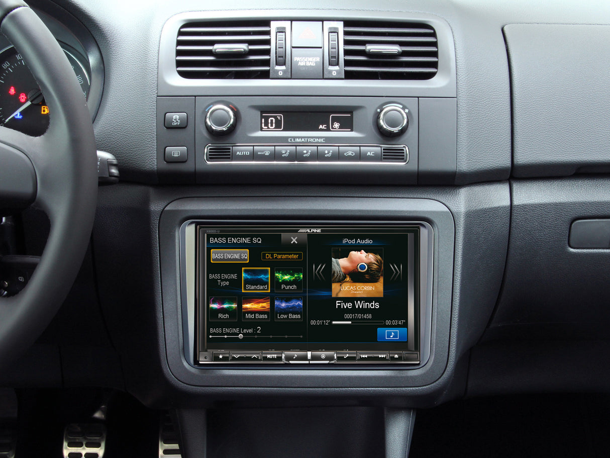 Pažangi navigacinė sistema Alpine X800D-U, su 8-ių colių ekranu GPS navigacija Alpine AUTOGARSAS.LT