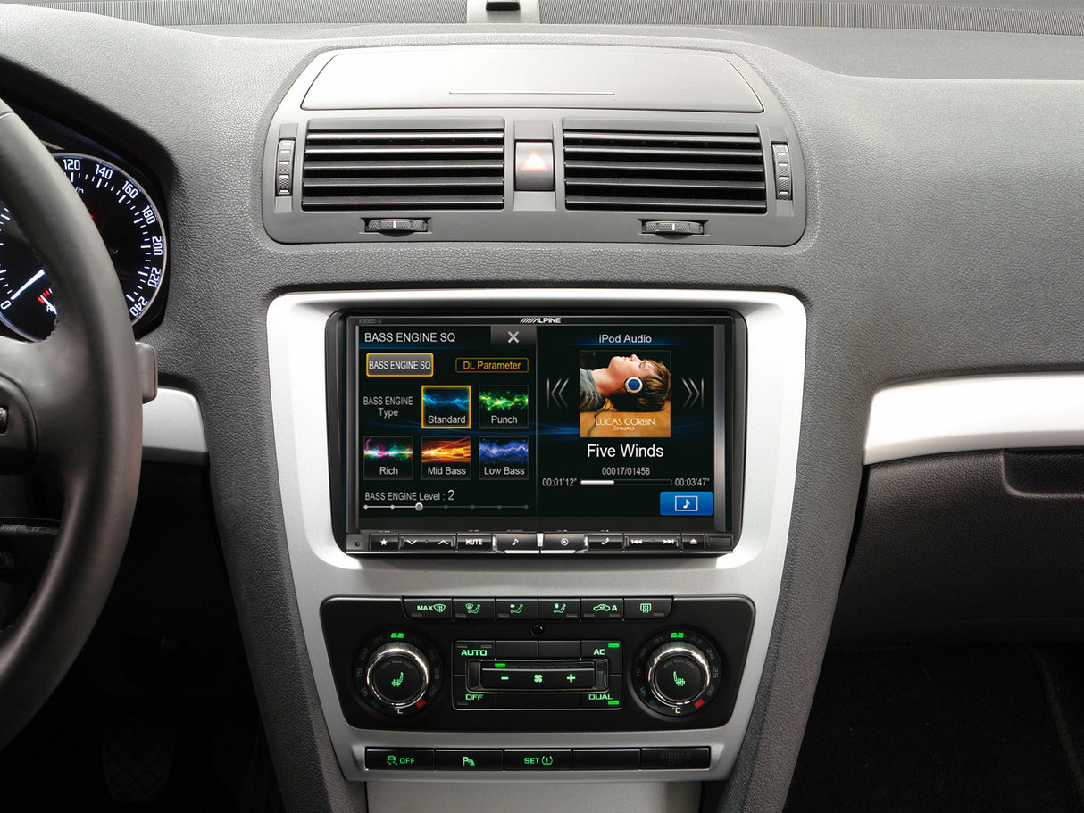 Pažangi navigacinė sistema Alpine X800D-U, su 8-ių colių ekranu GPS navigacija Alpine AUTOGARSAS.LT