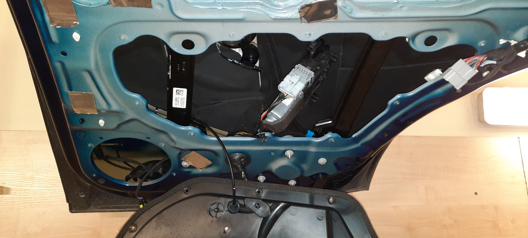 Tesla Model X Pilna garso izoliacija