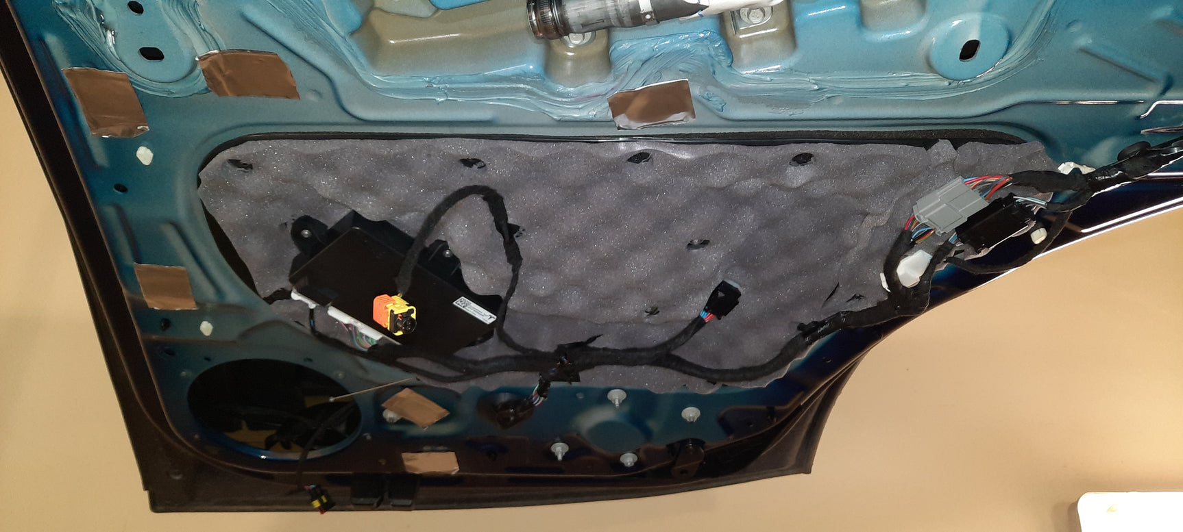 Tesla Model X Pilna garso izoliacija