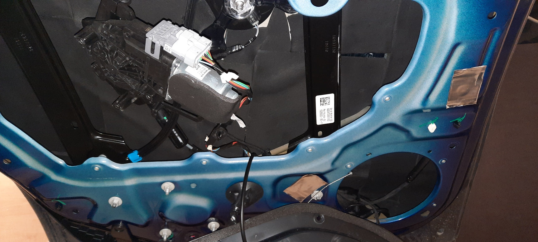 Tesla Model X Pilna garso izoliacija