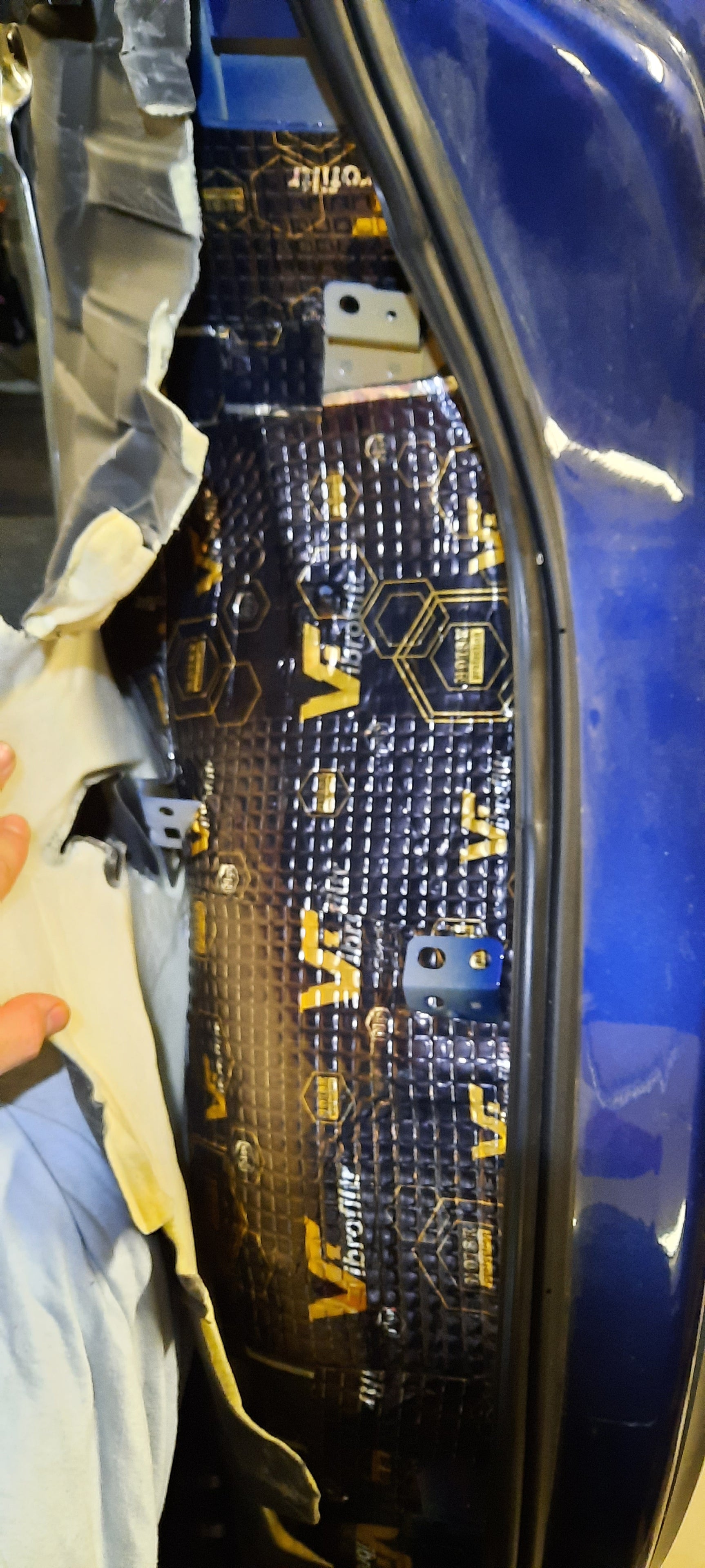 Tesla Model X Pilna garso izoliacija