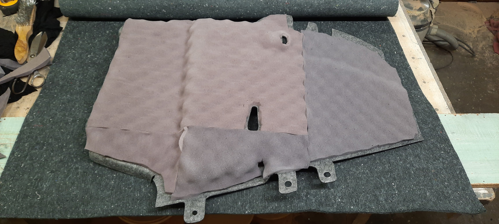 Tesla Model X Pilna garso izoliacija