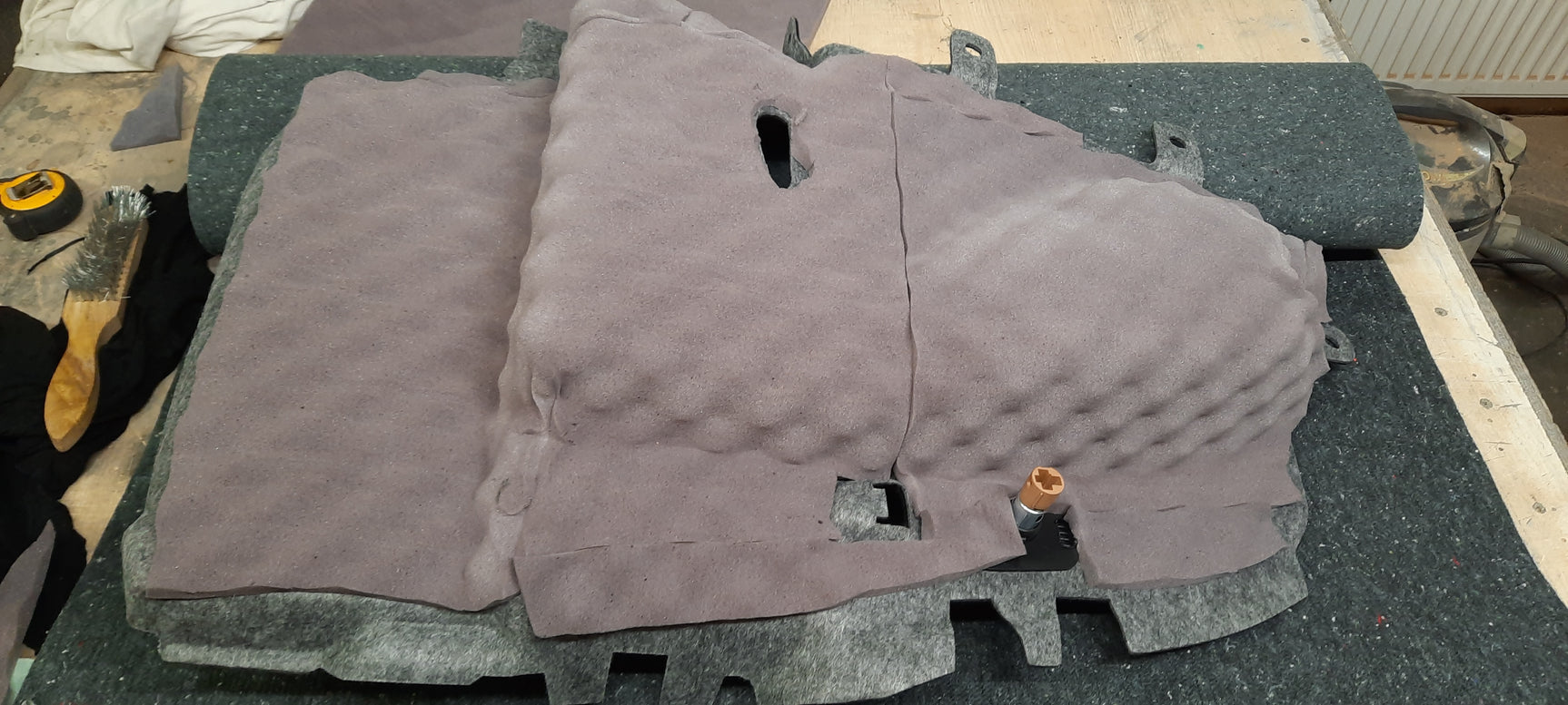 Tesla Model X Pilna garso izoliacija