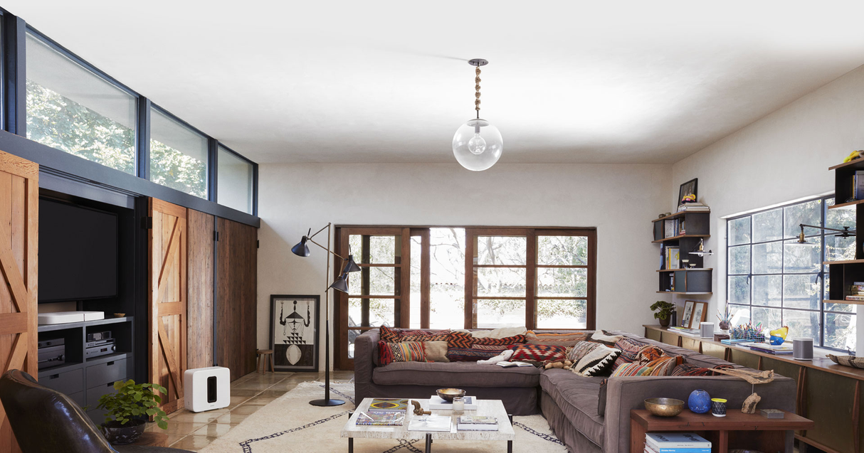 Kompaktiška garso sistema Sonos PLAYBASE su Wi-Fi Namu kinas Sonos AUTOGARSAS.LT