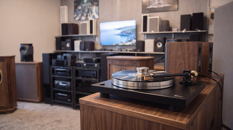 Patefonas su vinilo plokštele hi-fi salone