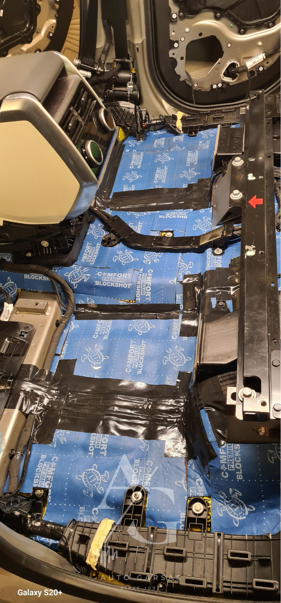 Range Rover / L460 - Garso izoliacija, bei garso aparatūra